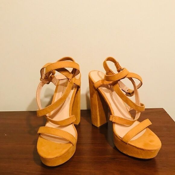 NWT Olivia Ferguson Suede   - Picture 2 of 5